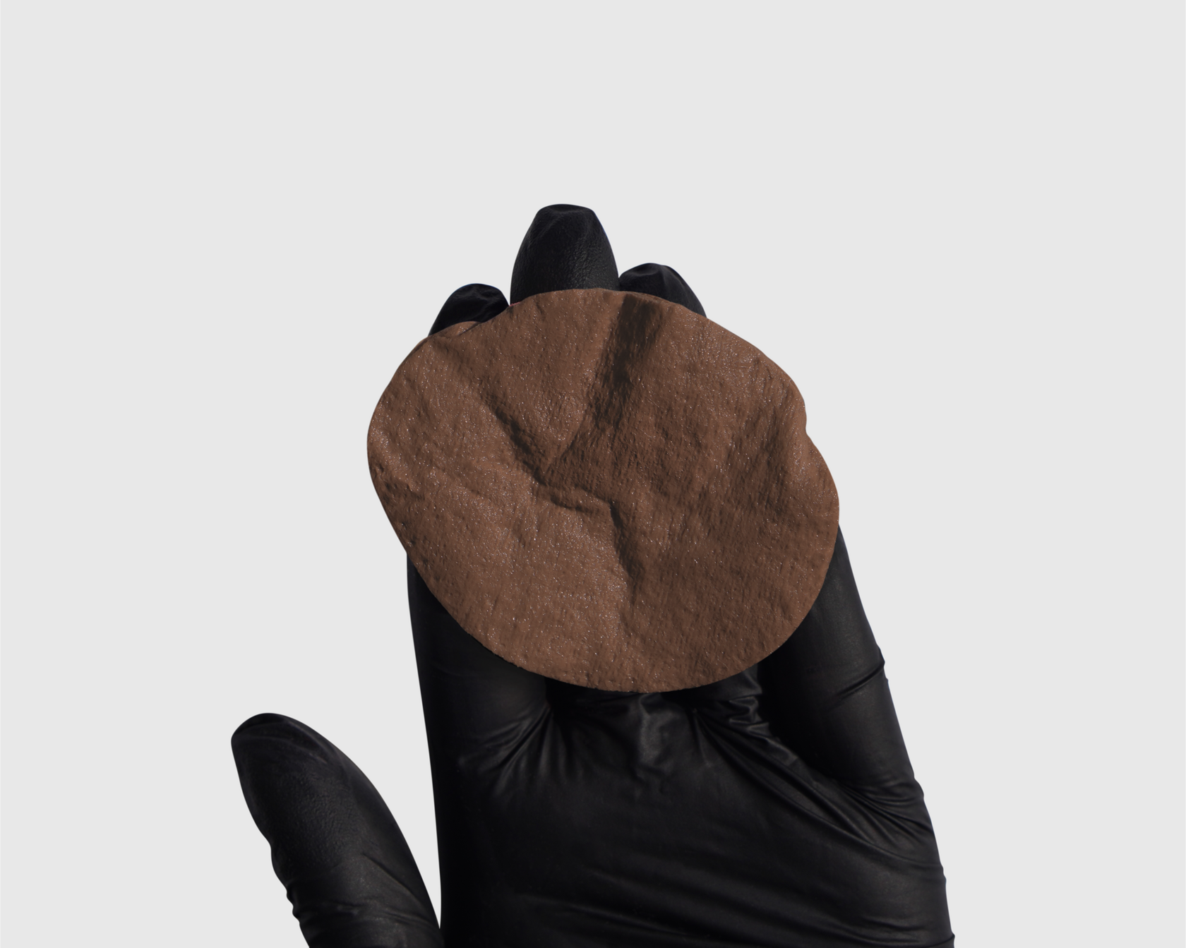 Dolce Brown swatch na bombažni blazinici – bogata topla rjava